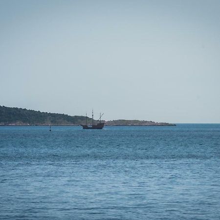 Poseydon Beach Bungalow 米利尼 外观 照片
