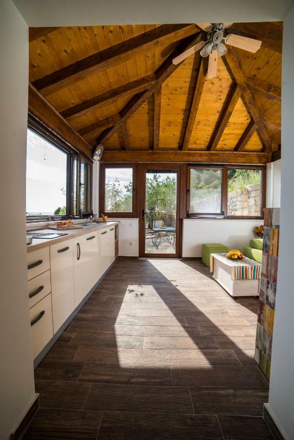 Poseydon Beach Bungalow 米利尼 外观 照片