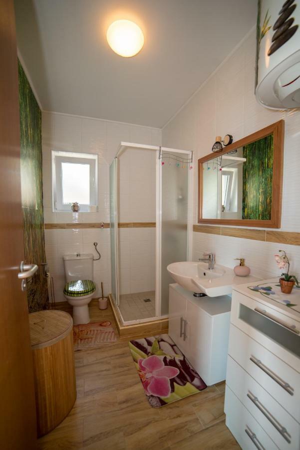 Poseydon Beach Bungalow 米利尼 外观 照片